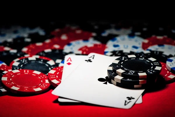hino toto mobile app showing Honor of Kings game information and live-dealer table switching